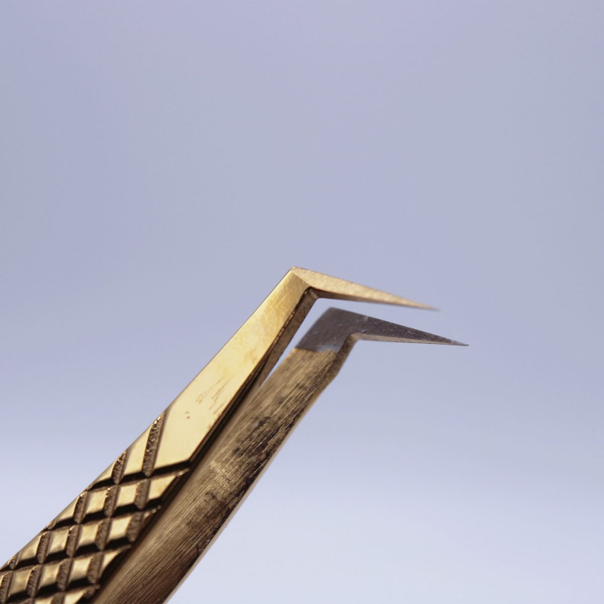 Volume-Gold Diamond Grip Fine Fiber Tip Tweezer