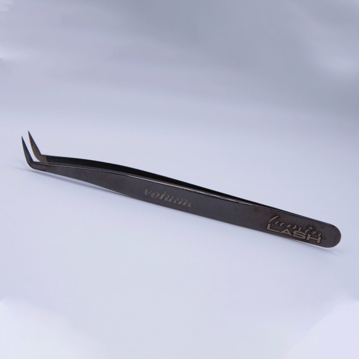 Volume-Nano Black Curved Fiber Tip Tweezers