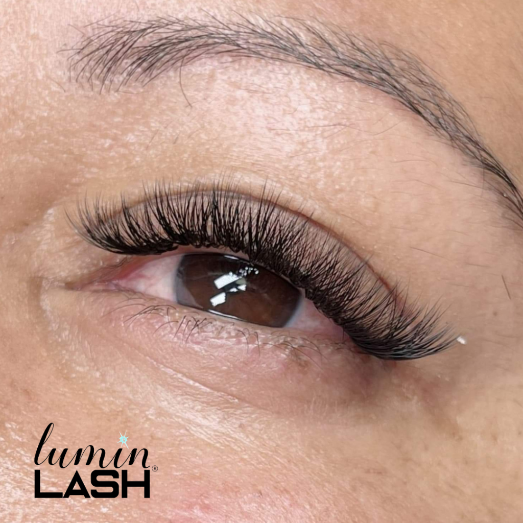 Eyelash extension course